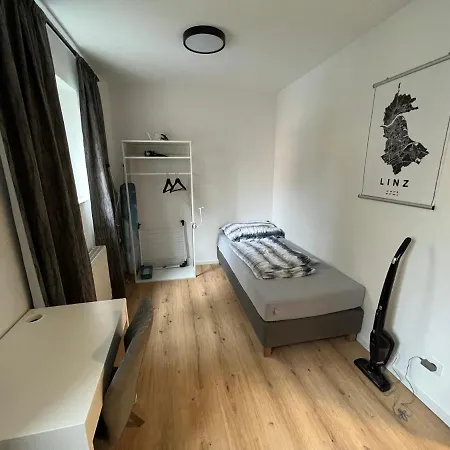 Modern Bahnhofsnaehe Apartman *